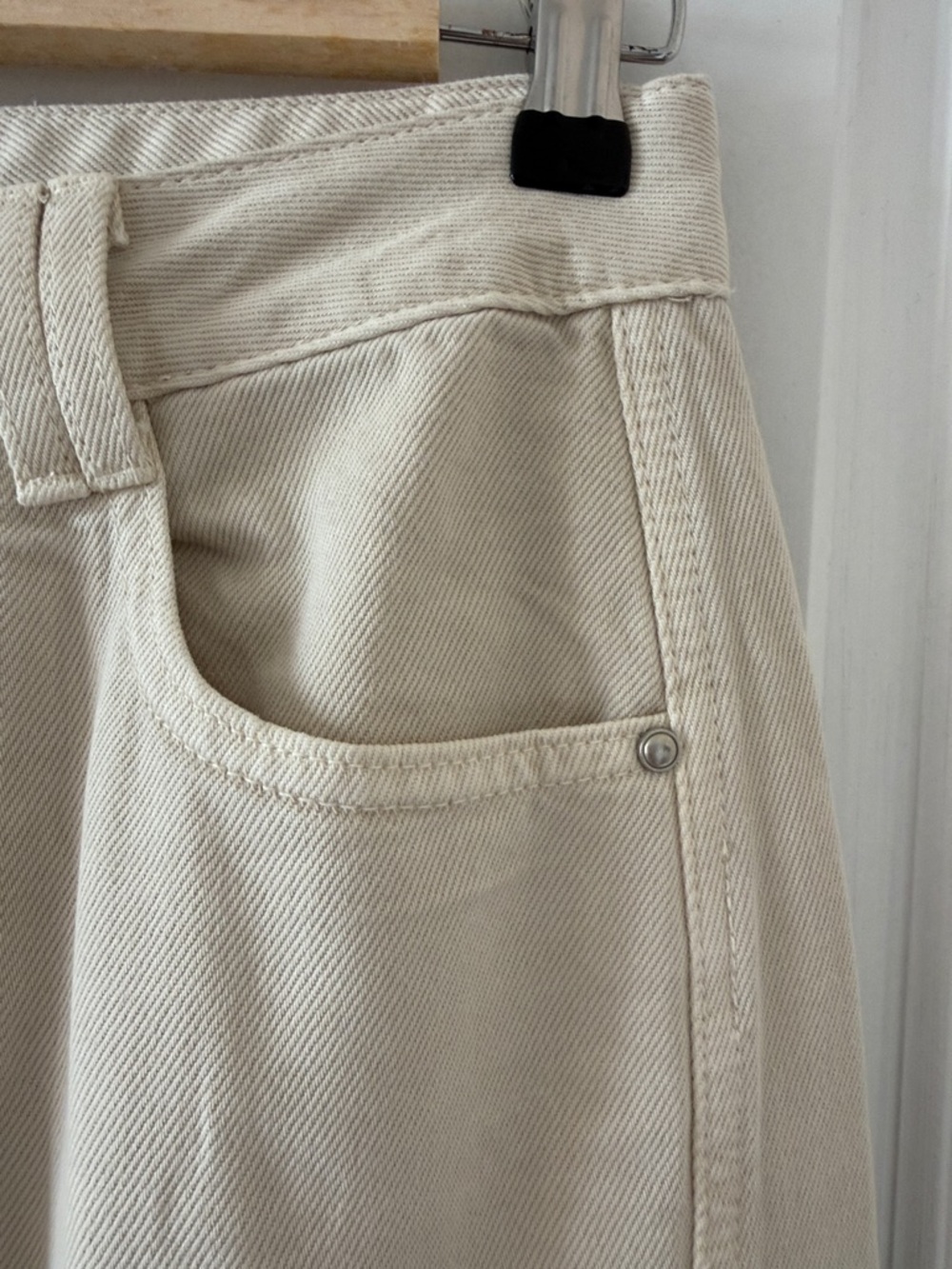 Loro Piana Wide-Leg High-Rise Jeans - Picture 3 of 14